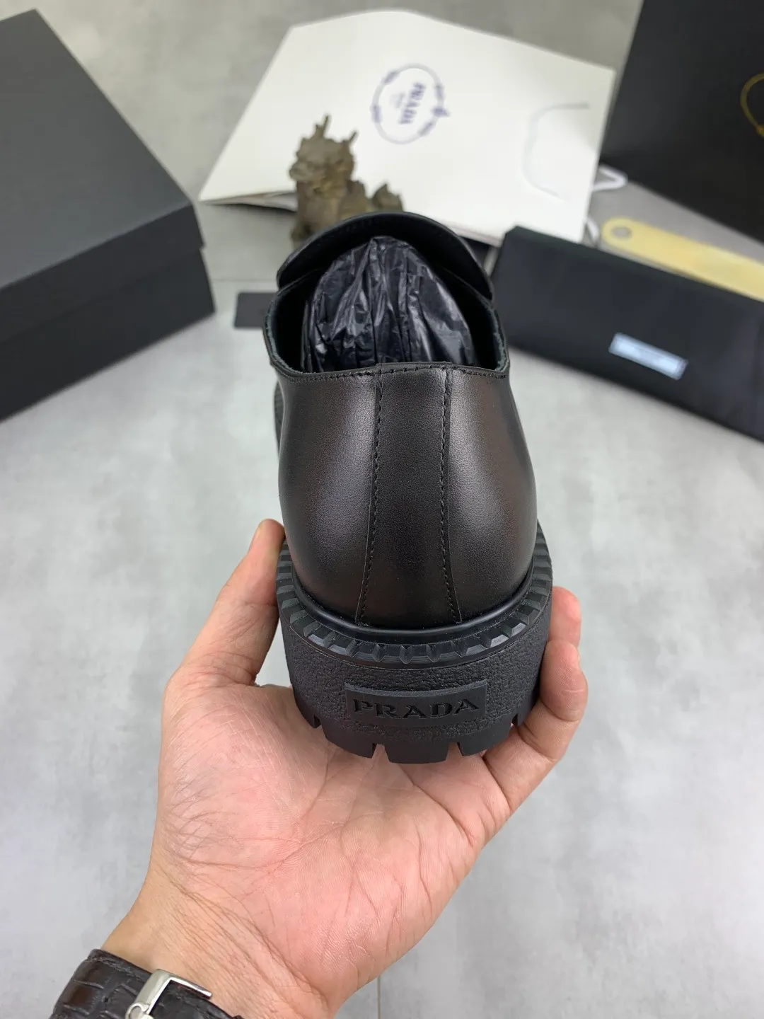 Men's men's shoes 💰P680 new style 💰 💎💎💎 water-dyed cow lining original order quality PRADA —🆘. Prada original order purchasing agent, high-end business leather shoes, fabric: imported from Italy calfskin ➕ water-dyed cow lining / cowhide lining ➕ special original foam outsole, fine workmanship, real thing ^_^ Photographed 🎬size: 39-45
